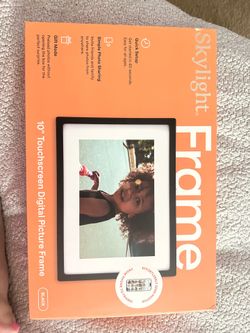 Skylight digital picture frame