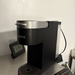 FABULOUS KEURIG COFFEE MAKER MACHINE!!