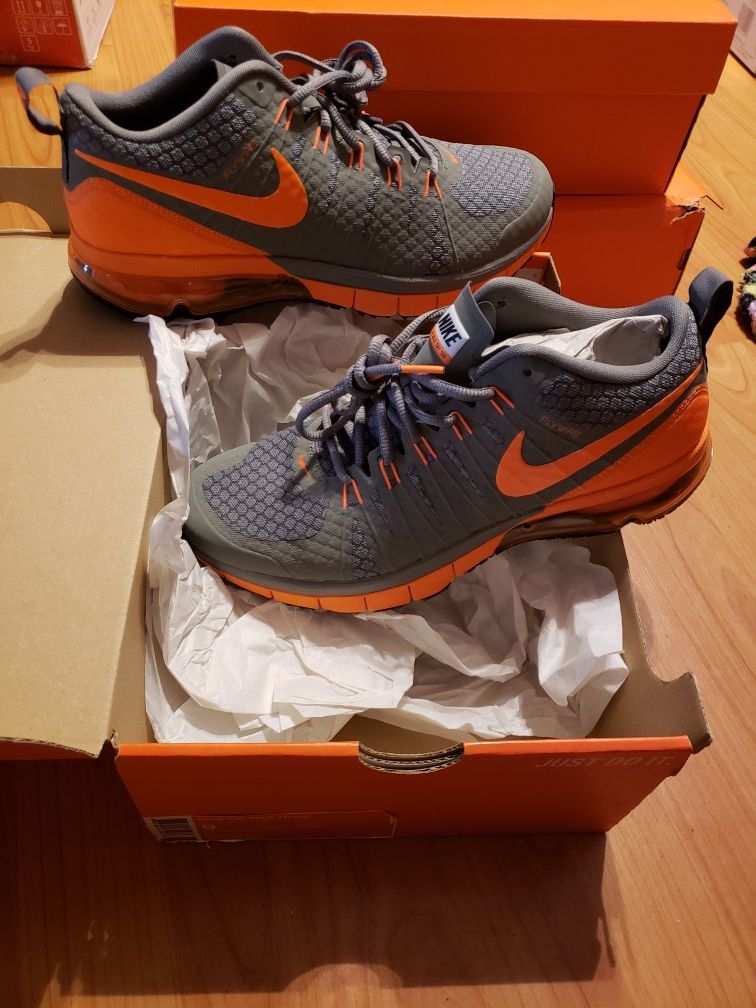 Imperial statistieken Detective New Clemson University Nike Air Max TR180 TB for Sale in Columbia, SC -  OfferUp