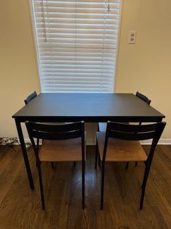 Table & Chairs (4)
