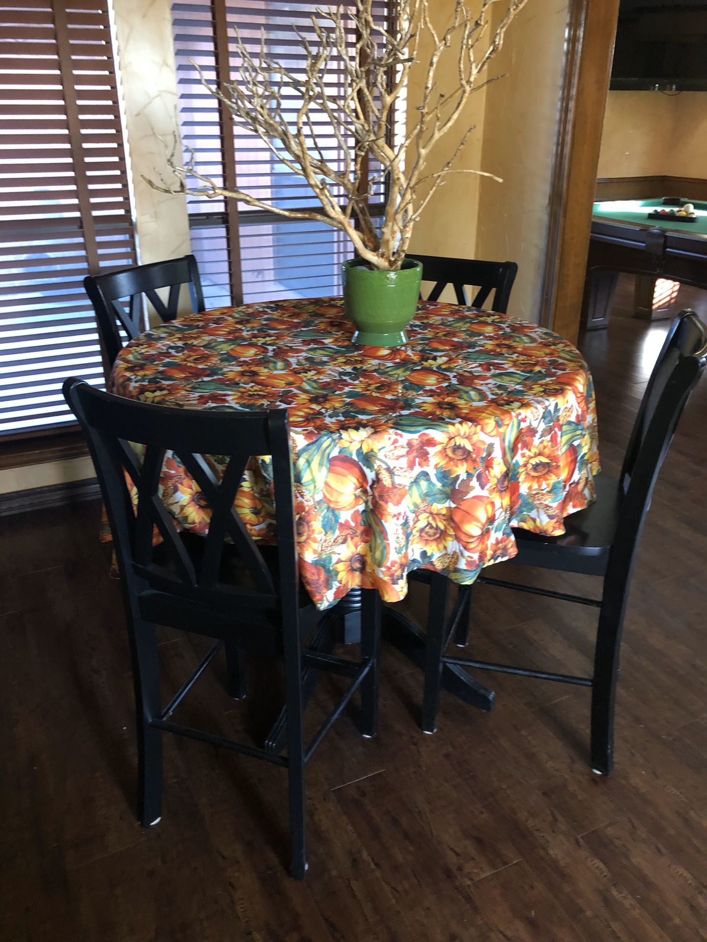 Dinning or Breakfast Table with chairs