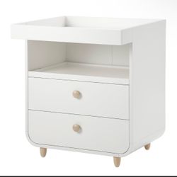 Baby changing table with drawers