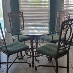  round glass kitchen table with 4 Chairs 