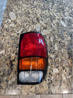 Mazda B2500 tail light