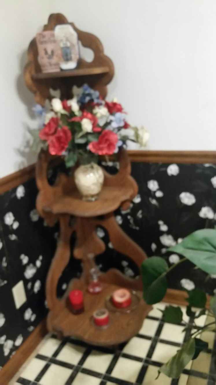 ANTIQUE CORNER SHELF