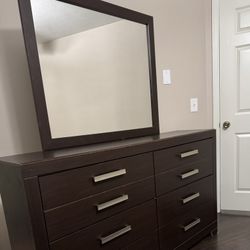 Dresser With Mirror  And 2 Nightstands 