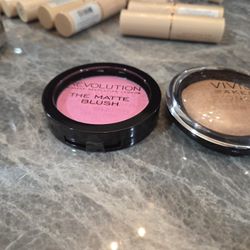 Revolution  BLUSH AND BRONZER SET