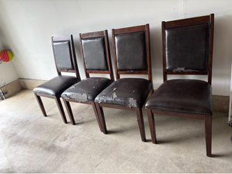 4 dining room chairs $40