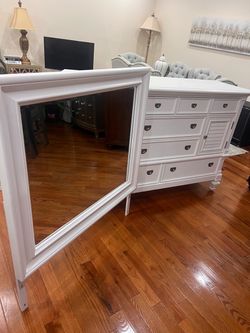 8 Drawer White Wood Dresser & 2 storage with Mirror