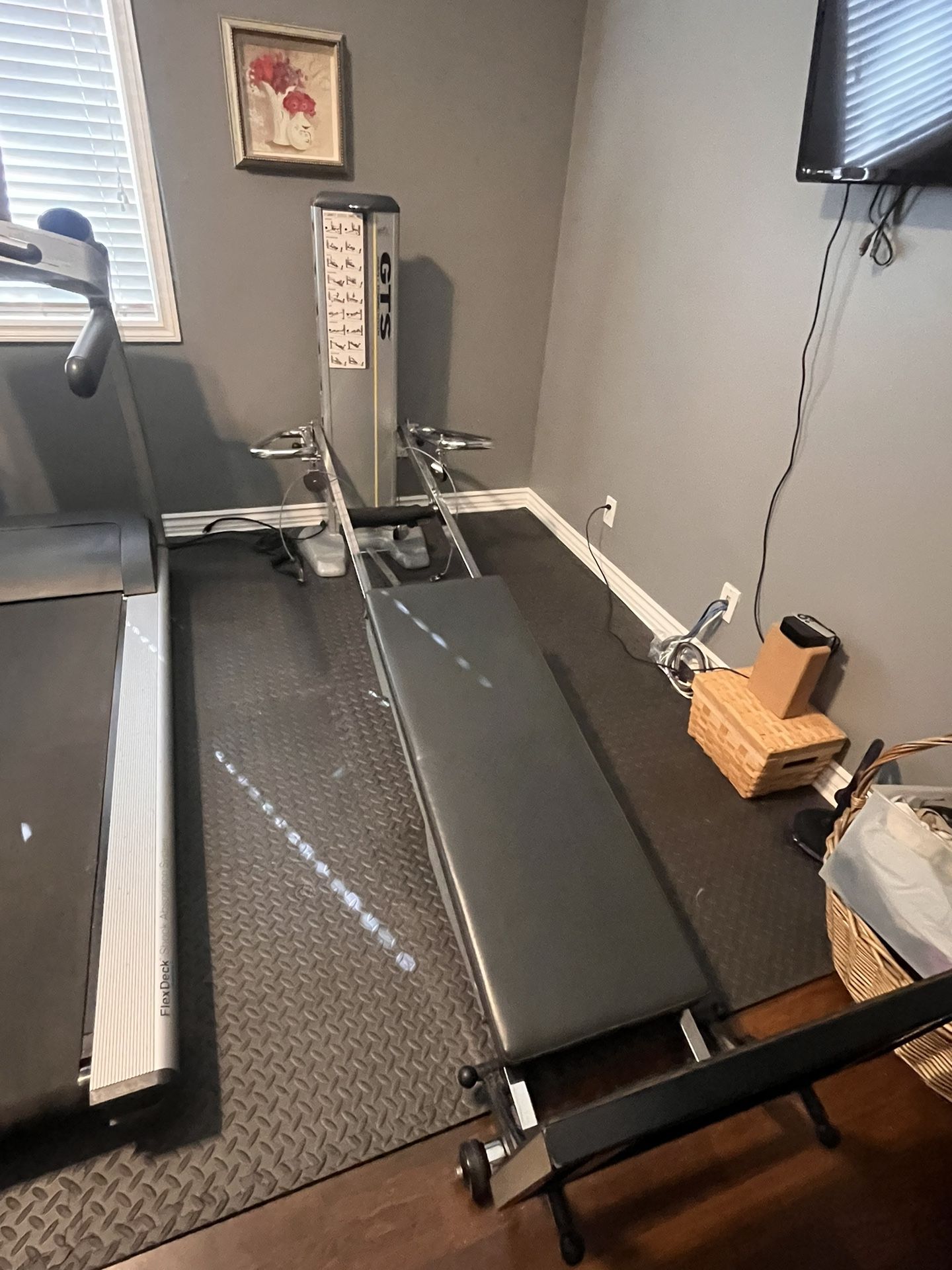 Total Gym GTS LIKE NEW! HALF PRICE THRU 12/3 only!!!