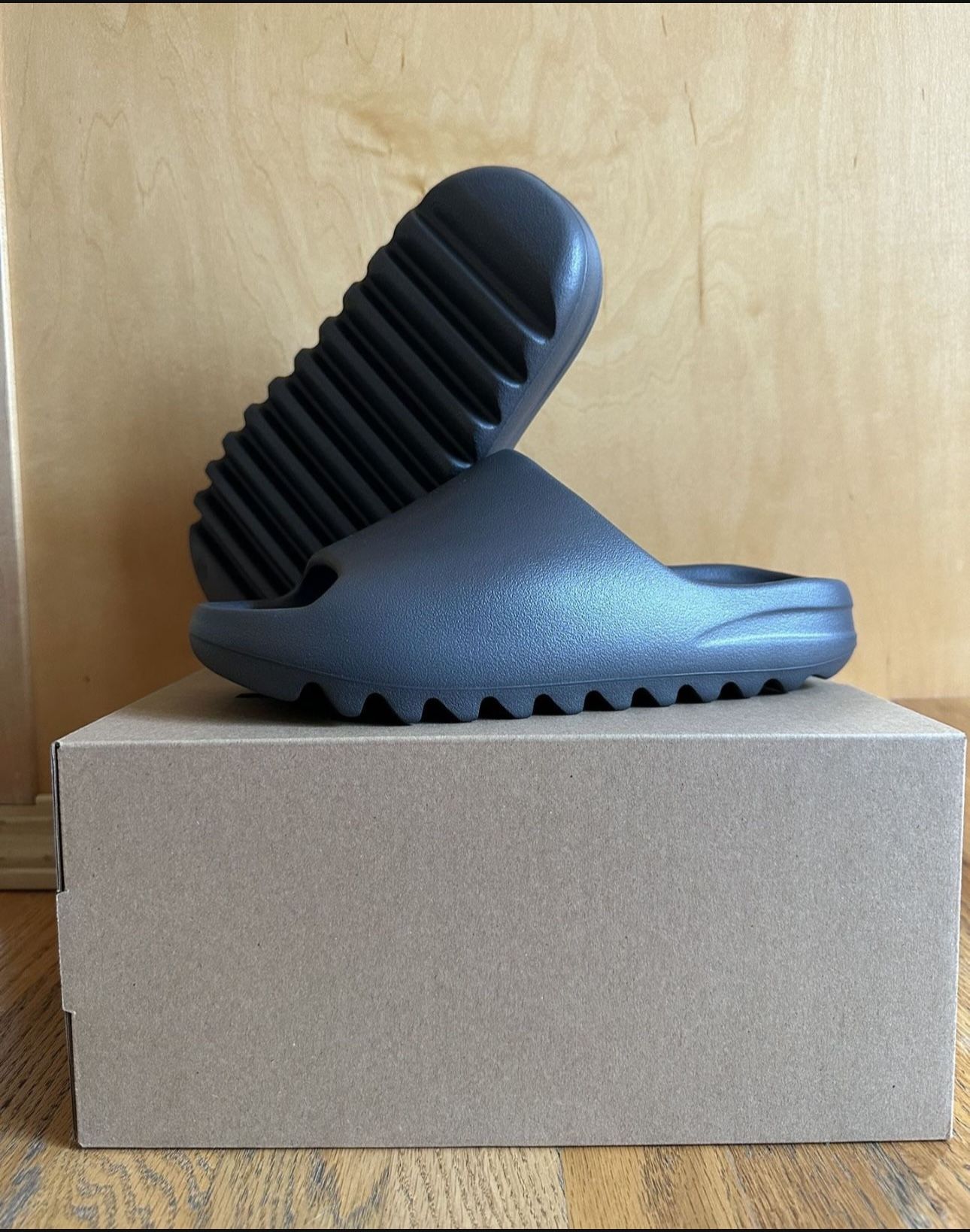 Adidas Yeezy Slide Granite ID4132 Men’s Size 9 Brand New