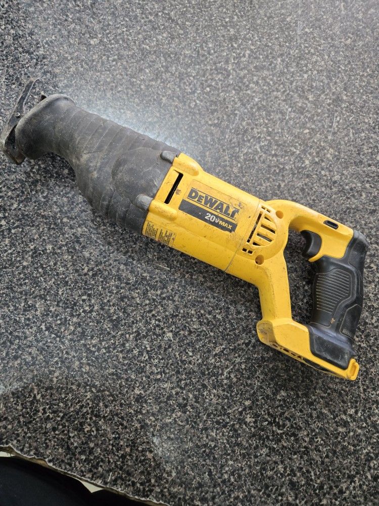 DeWalt Reciprocating Saw (DCS381)