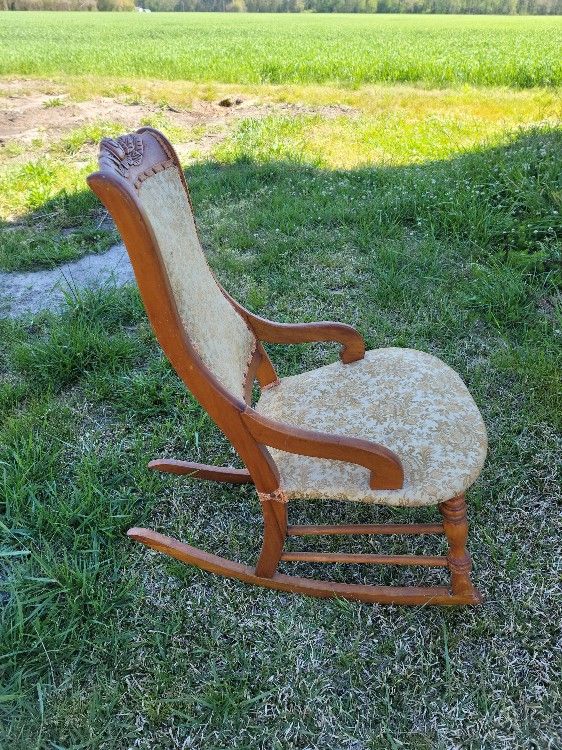 Beautiful Vintage Rocking Chair 