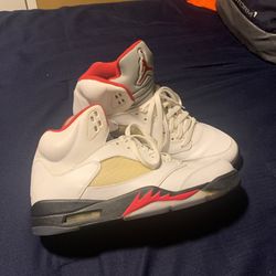 Jordan Retro 5 Fire Red Metallic Tongue