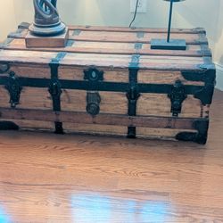 RARE Antique Early 1900s Flat Top Steamer Cabin Trunk Coffee Table Wood w/ Leather Eagle Lock Co