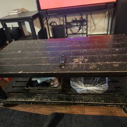 Coffee table and 2 end tables. 
