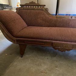 EastLake Style Chaise Lounge (faint Couch) 