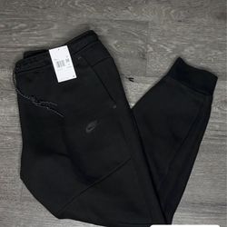 Nike Tech Black Sweats