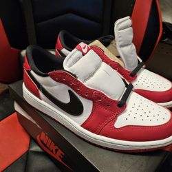 CHICAGO JORDAN 1 LOW 