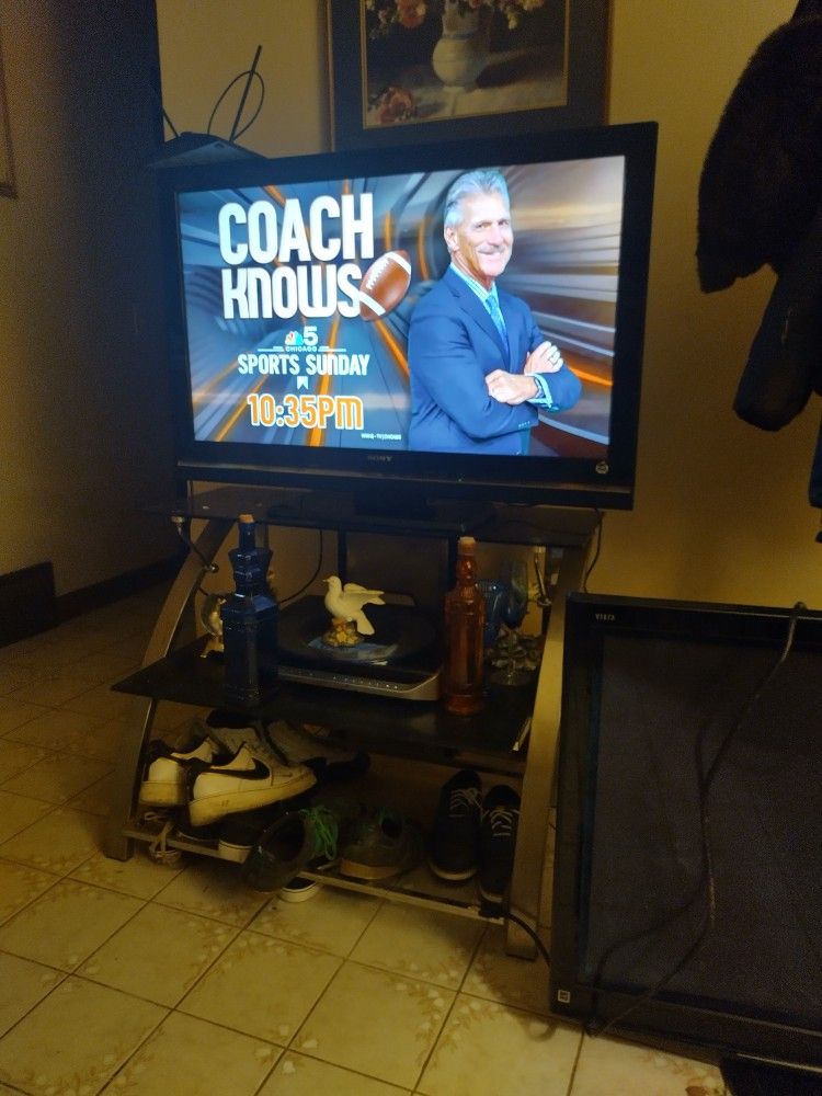 Sony Bravia 1080p HD TV With Remote Control 40 Inches And Stand