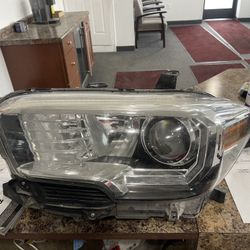 2016-2020 Toyota Tacoma Headlights 