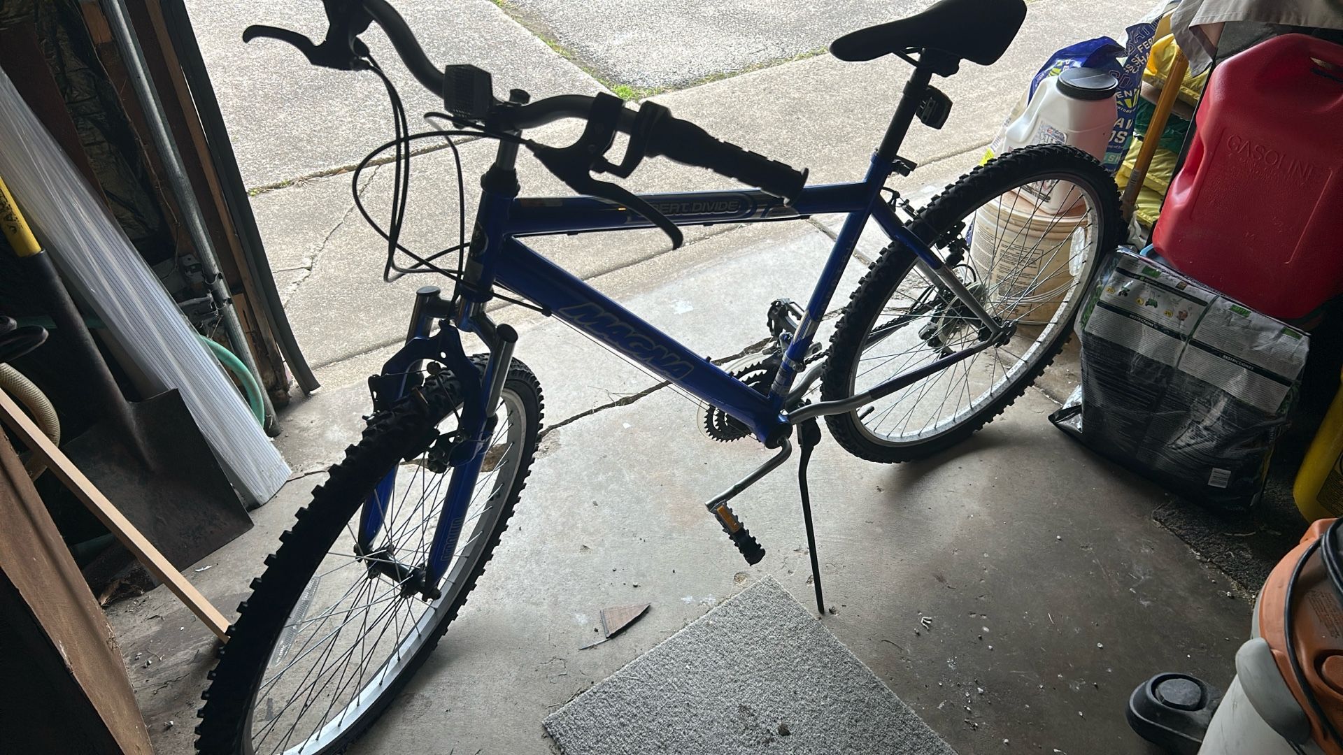 26” Bike Hardly Used Front Schock Like New Tires