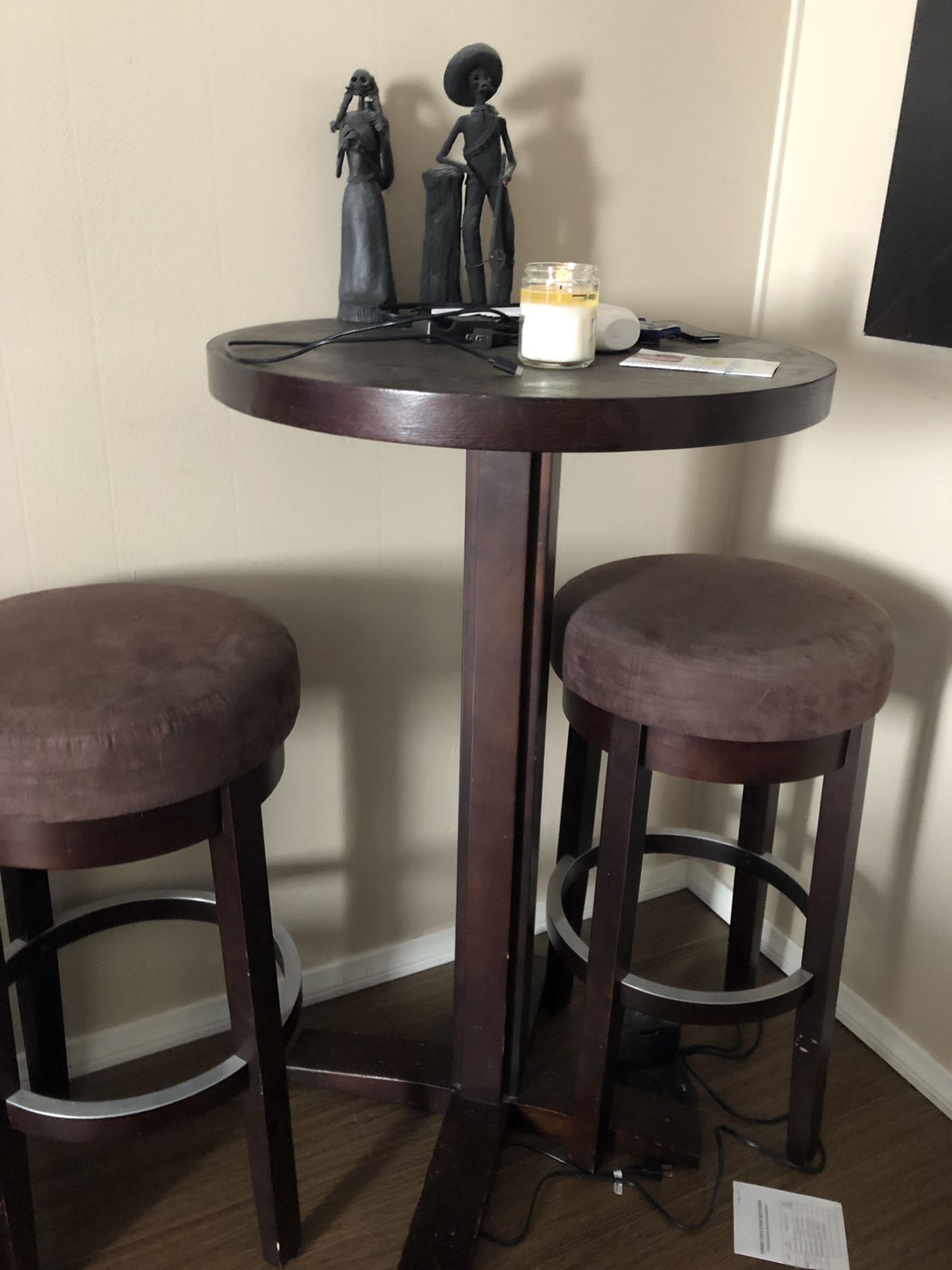 Bar with two stools. In good condition. Does have paint discoloring as u can see on the picture.