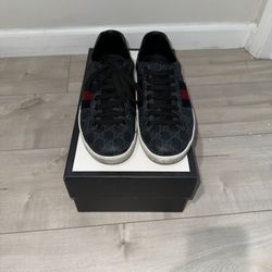 Gucci Men's Black and Red Patterned Sneakers