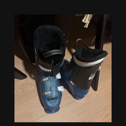 LOW PRICE MOVING- $300 SALOMON SKI BOOTS