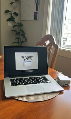 Apple MacBook Pro 15” Retina – i7, 8GB RAM, 256GB SSD