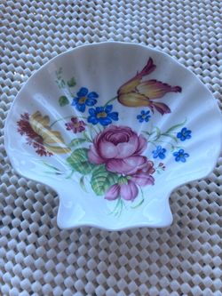 Royal Stafford Victoia's Secret Floral Shell Soap Trinket Dish Fine Bone China Excellent