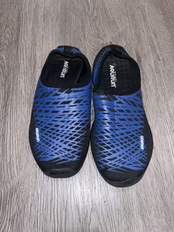 YOUTH AQURUN WATER SHOES - SIZE 220mm/YOUTH 2-3 - GOOD CONDITION
