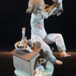 Lladro Porcelain Figurine "Pick of Litter" #7621, Spain
