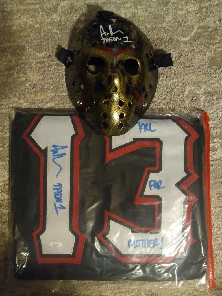 AWESOME JASON MASK AND JERSEY SIGNED BY THE ACTOR WHO 1ST PLAYED HIM IN HALLOWEEN MOVIE #1