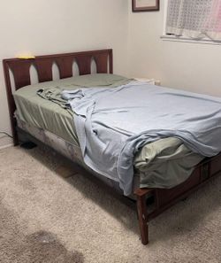 Mid  century  full sizebed