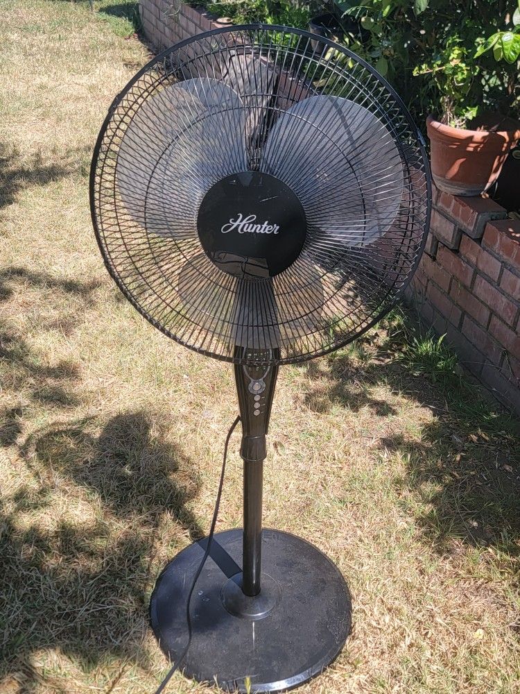 Hunter 90391 Oscillating Pedestal Fan - Stay Cool and Comfortable