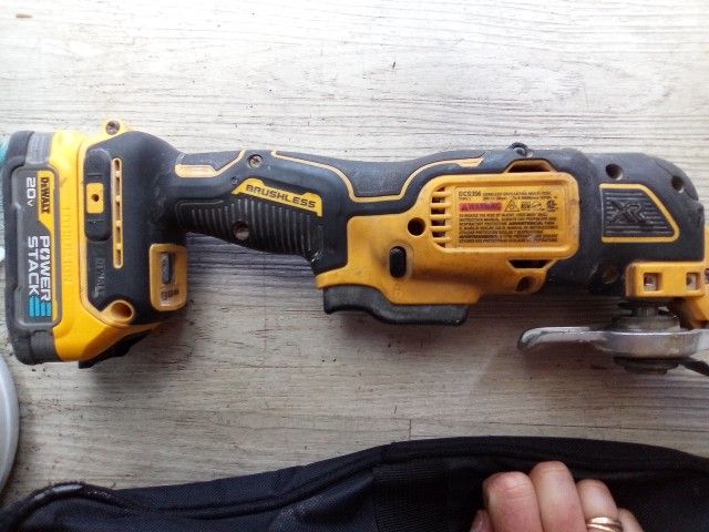 Cordless Oscillating Multi-tool DeWalt