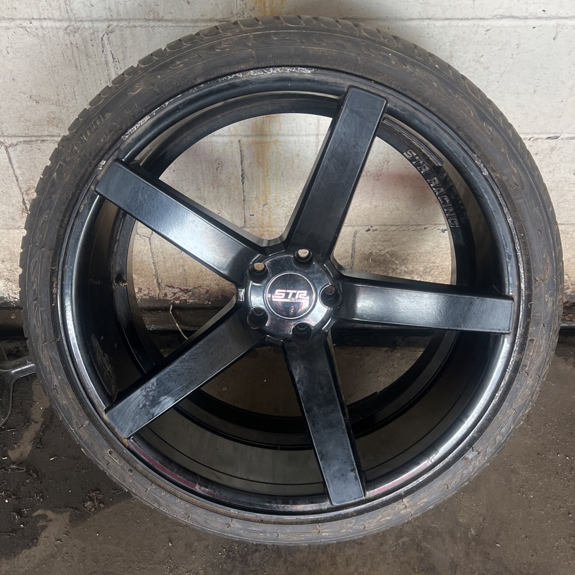 22 Inch STR RIMS With Tires