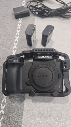 Lumix GH5  camera