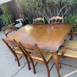 Vintage Dining Room Table With 6 Chairs