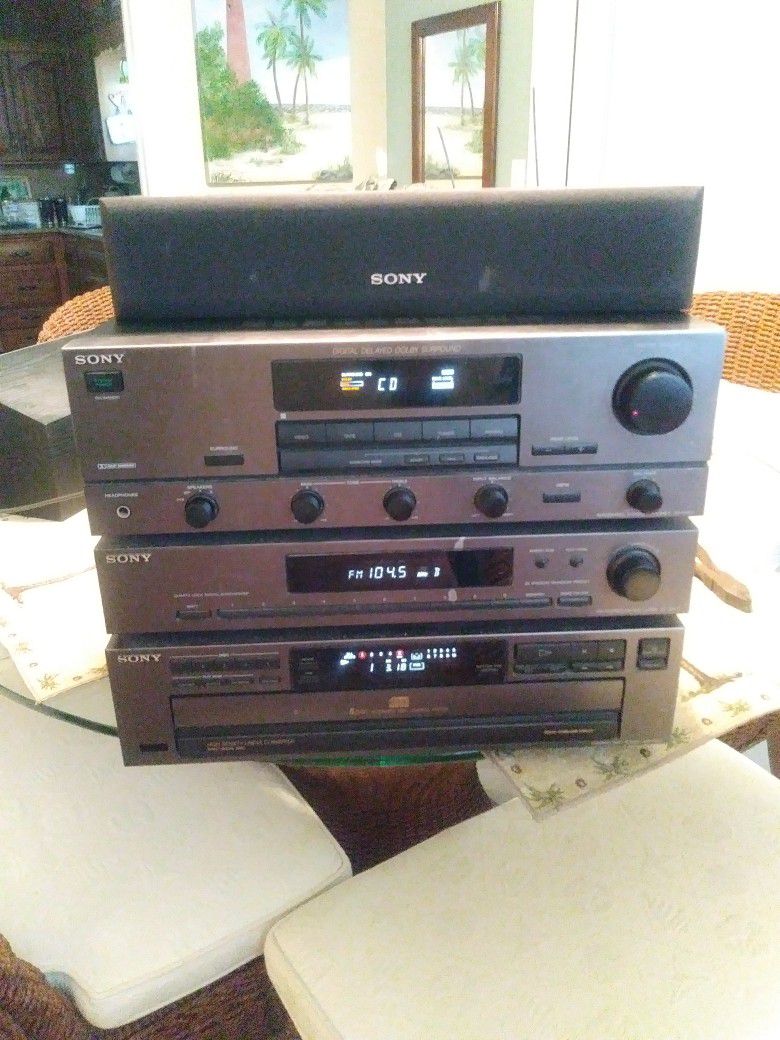 Sony Stereo System & 2 Speakers