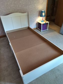 Twin platform bed