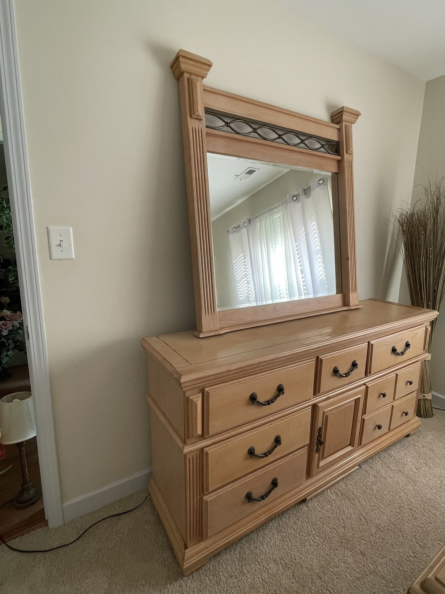 Dresser/mirror and Armiore
