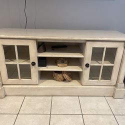 Dresser/Tv Stand with Storage 