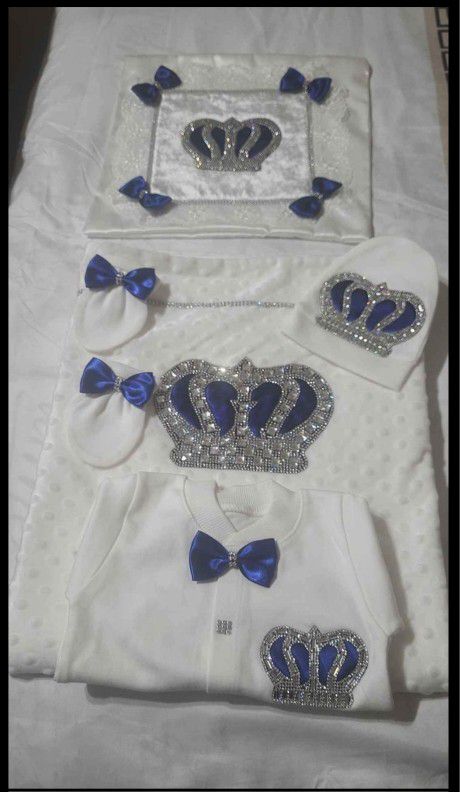Baby boy fancy set with the royal look(outfit,blanket and pillow case)size 0-3 months