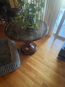 BEAUTIFUL DECORATIVE TABLE FROM EUROPE BEAUTIFUL DECORATIVE TABLE FROM EUROPE
