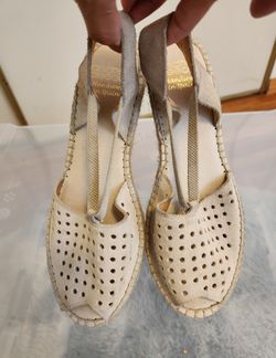 Andre ASSOUS - BRAND NEW White Espadrilles  $50