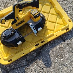 
DEWALT
20-Volt MAX 3-3/8 in. Cordless Brushless Bandsaw (Tool-Only)Solo Se Provo 