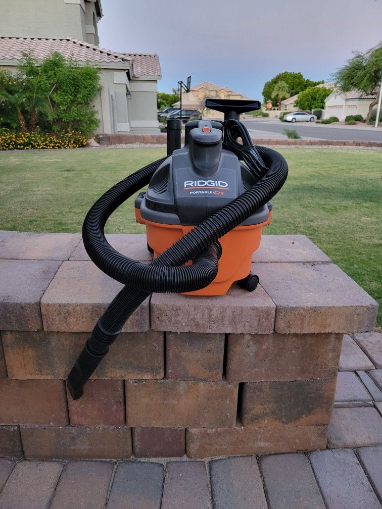 RIDGID 4 Gallon 5.0 Peak HP Portable Shop Vacuum Wet Dry Vac with Fine Dust Filter, Locking Hose