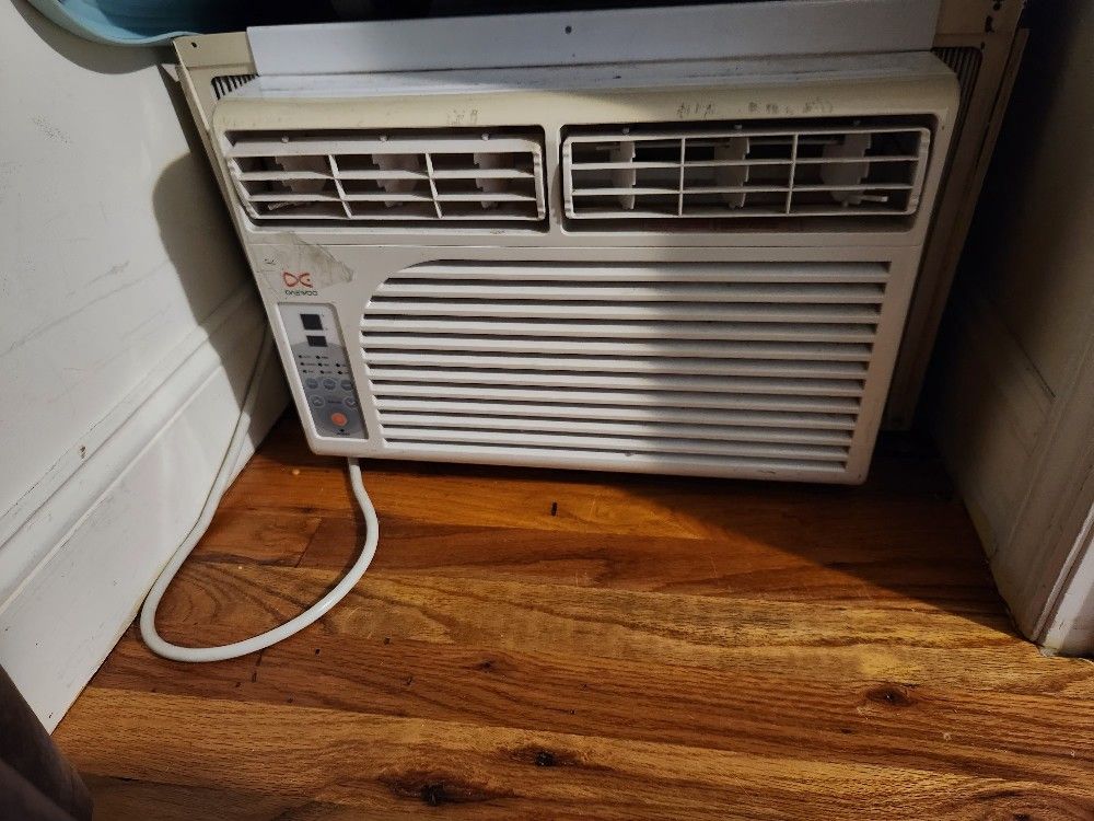 Window Air Conditioner 5300 BTU 